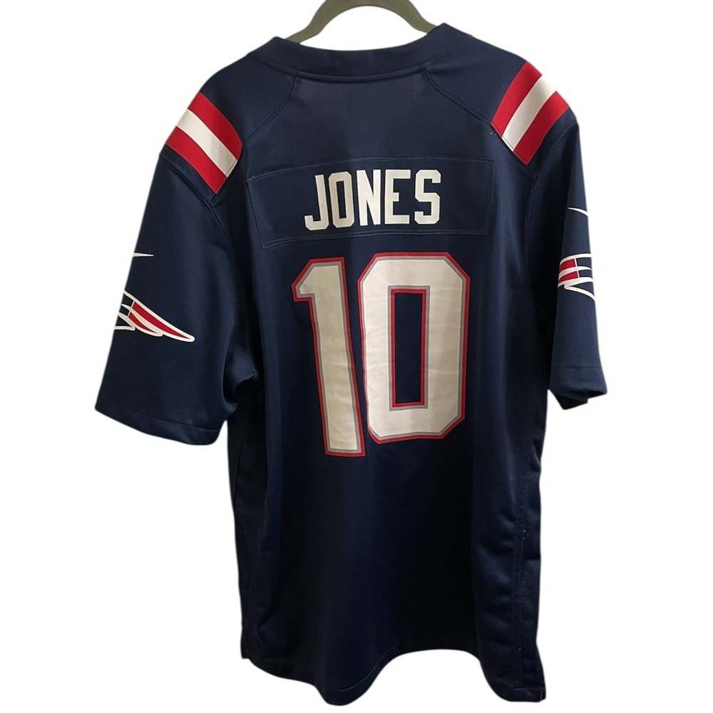 Patriots 10 Jones NFL Nike Jersey. Large.